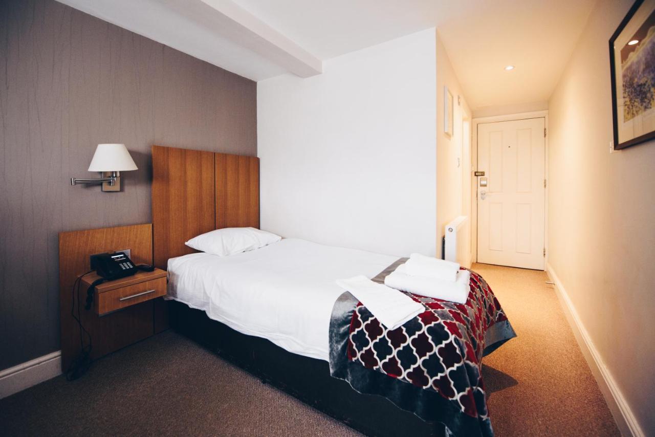 Fox Country Inn High Wycombe Extérieur photo
